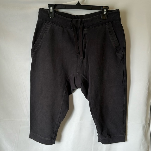 Lululemon cropped jogger • black • pre-owned - Picture 1 of 4